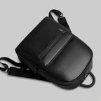 "Mochila de Couro para Notebook Life Europa com acabamento premium, design elegante e espaço seguro para notebook e acessórios."