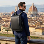 "Mochila de couro executiva Rome Pro para notebook, ideal para profissionais que buscam elegância, praticidade e durabilidade."