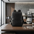 Mochila de Couro Executiva para Notebook com USB Prestige Black em couro legítimo, design sofisticado e amplo espaço para trabalho e viagens.