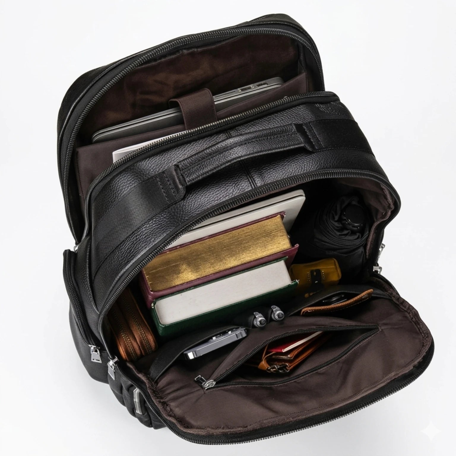 Mochila de Couro Executiva para Notebook com USB Prestige Black em couro legítimo, design sofisticado e amplo espaço para trabalho e viagens.