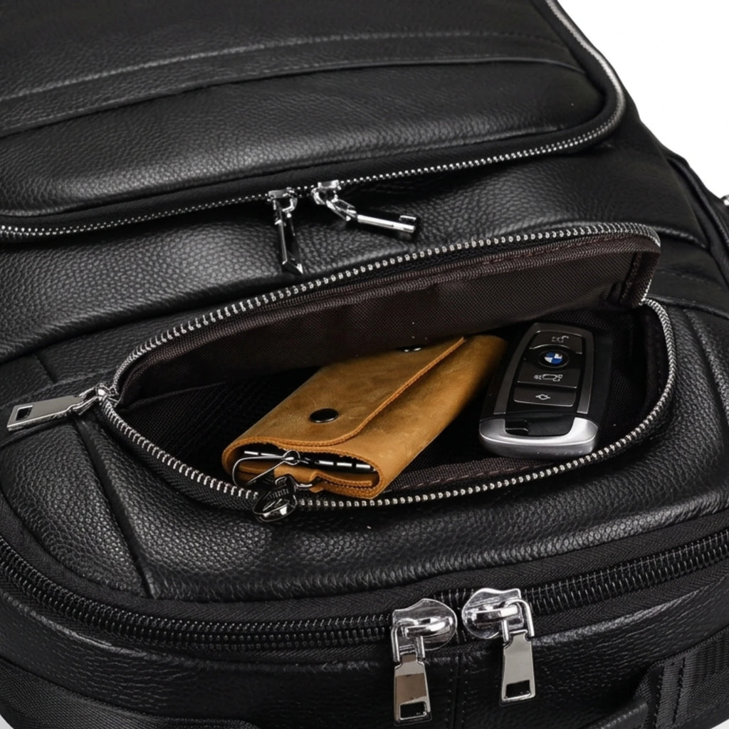 Mochila de Couro Executiva para Notebook com USB Prestige Black em couro legítimo, design sofisticado e amplo espaço para trabalho e viagens.
