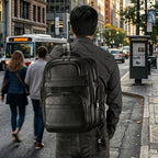 Mochila de couro executiva para notebook Prestige Black, elegante, resistente e ideal para o dia a dia profissional.