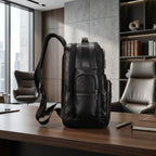 Mochila de Couro Executiva para Notebook com USB Prestige Black em couro legítimo, design sofisticado e amplo espaço para trabalho e viagens.