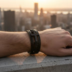 Pulseira masculina de couro Cruz Life, acessório premium em couro legítimo com design exclusivo, detalhe de cruz e acabamento de alta qualidade