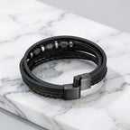 Pulseira de Couro Masculina Life Enzo em couro legítimo, design elegante e acabamento premium para complementar seu estilo.