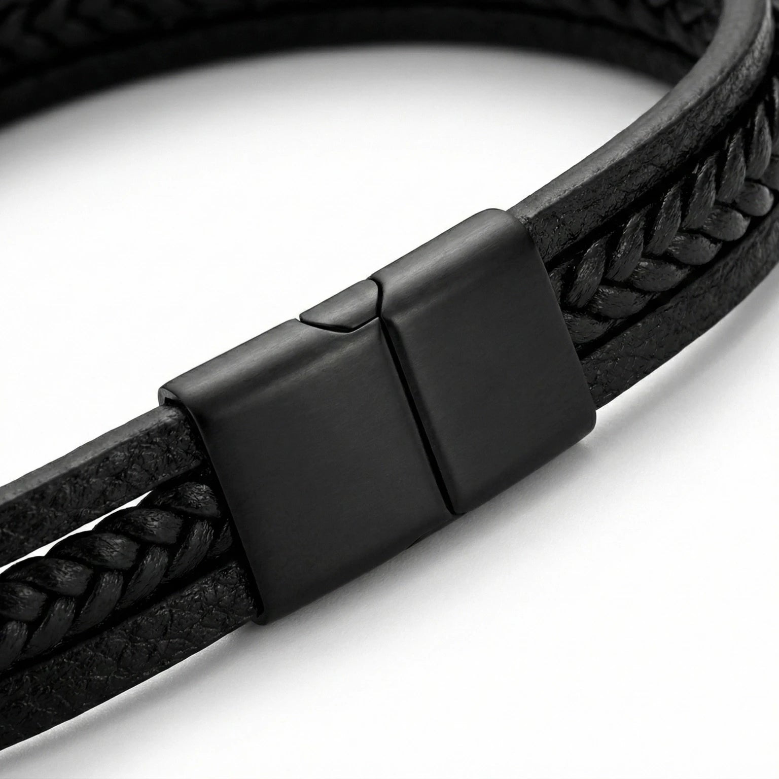 Pulseira masculina Life Milano em couro legítimo, design minimalista e sofisticado para uso diário com estilo