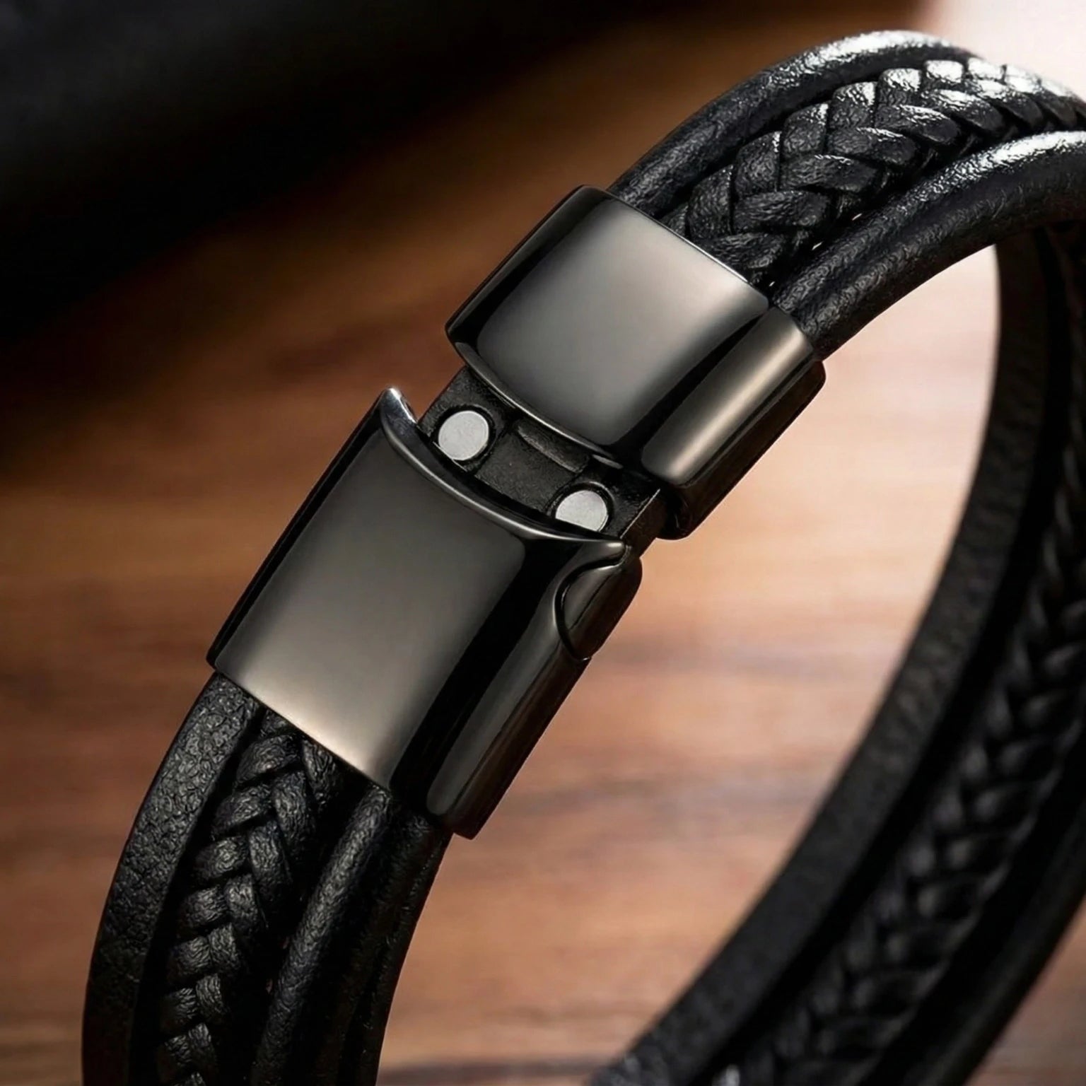 Pulseira masculina Life Milano em couro legítimo, design minimalista e sofisticado para uso diário com estilo