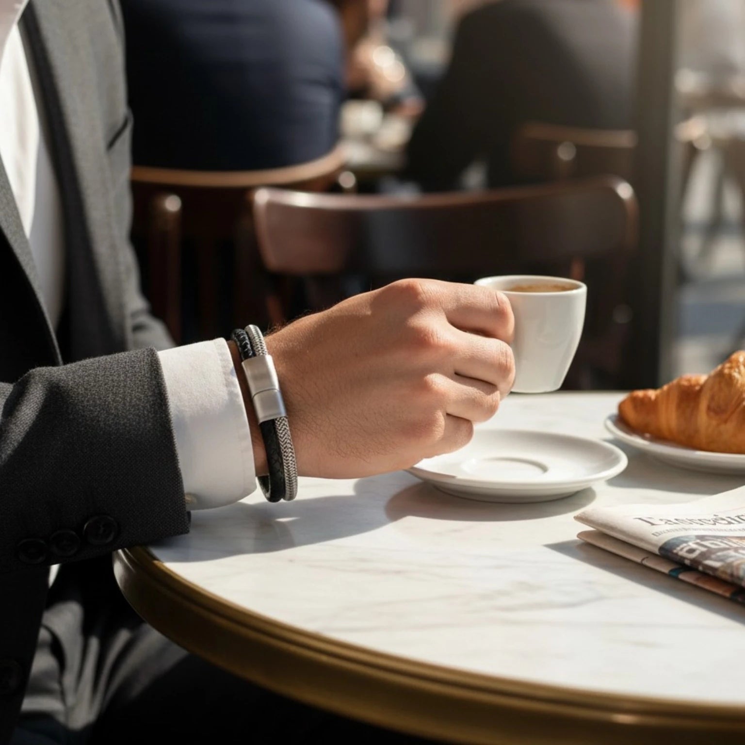 Pulseira de couro masculina Life Lorenzo com acabamento refinado e estilo moderno para o dia a dia.