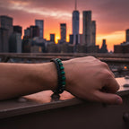 Pulseira de couro masculina Olho de Tigre Domínio com acabamento premium e estilo moderno para o dia a dia.