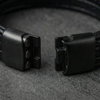 Pulseira masculina de couro trançado Life, acessório sofisticado para homens que valorizam qualidade e estilo.