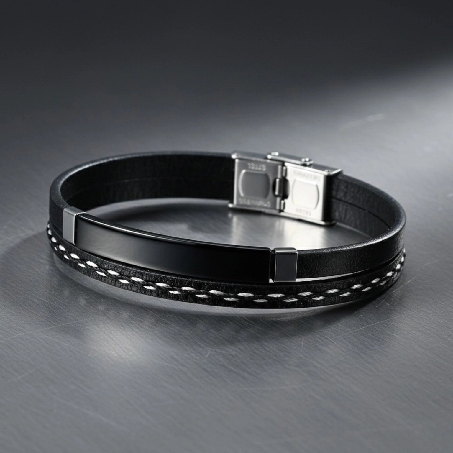 Pulseira de couro para ele Life em couro preto com aço, modelo masculino com estilo contemporâneo e acabamento premium