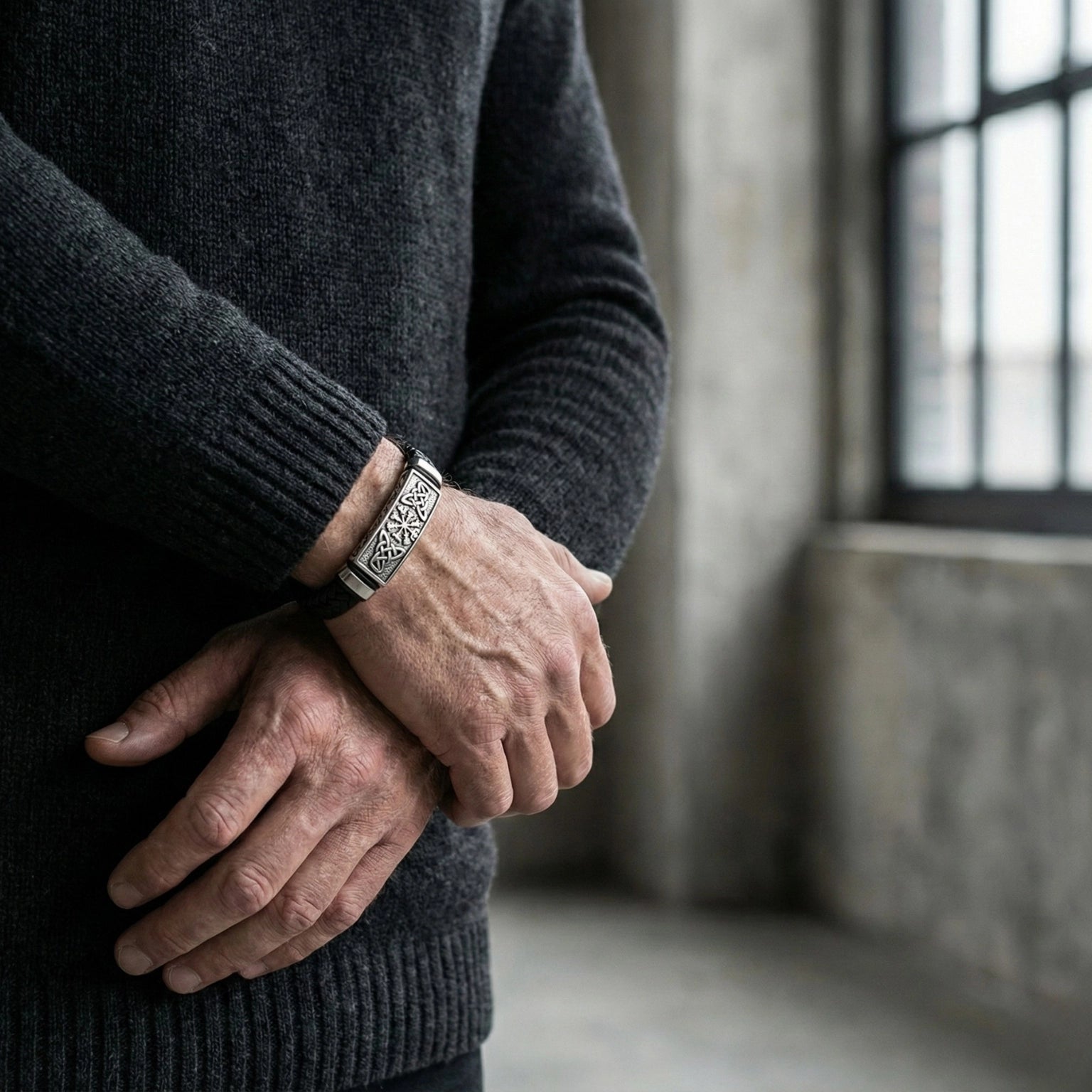 Pulseira de couro para homem Life Viking, modelo em couro legítimo com detalhes em aço, design exclusivo e alta durabilidade