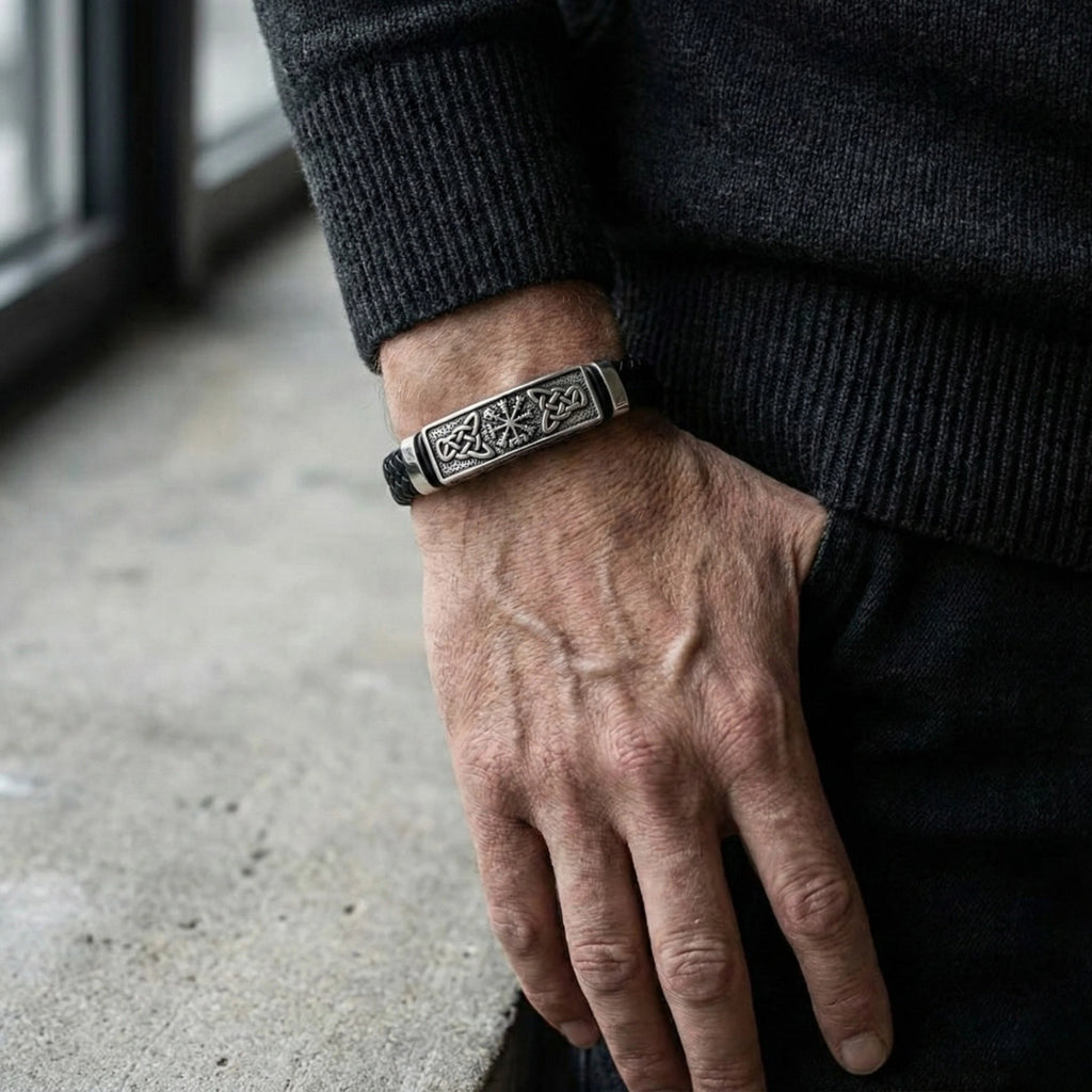 Pulseira de couro masculina Life Viking em couro legítimo com aço inoxidável, acabamento premium e visual robusto e sofisticado
